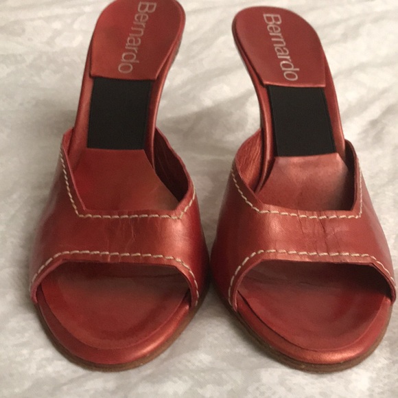 Bernardo reddish color slip ons - Picture 4 of 8